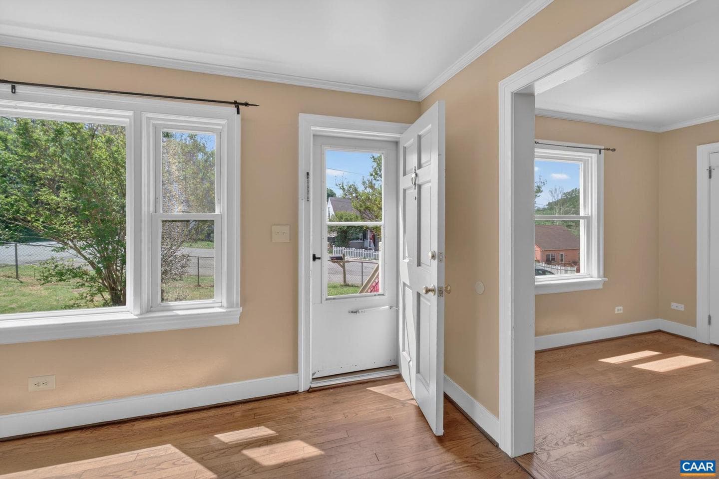 511 Stonehenge Ave photo 4