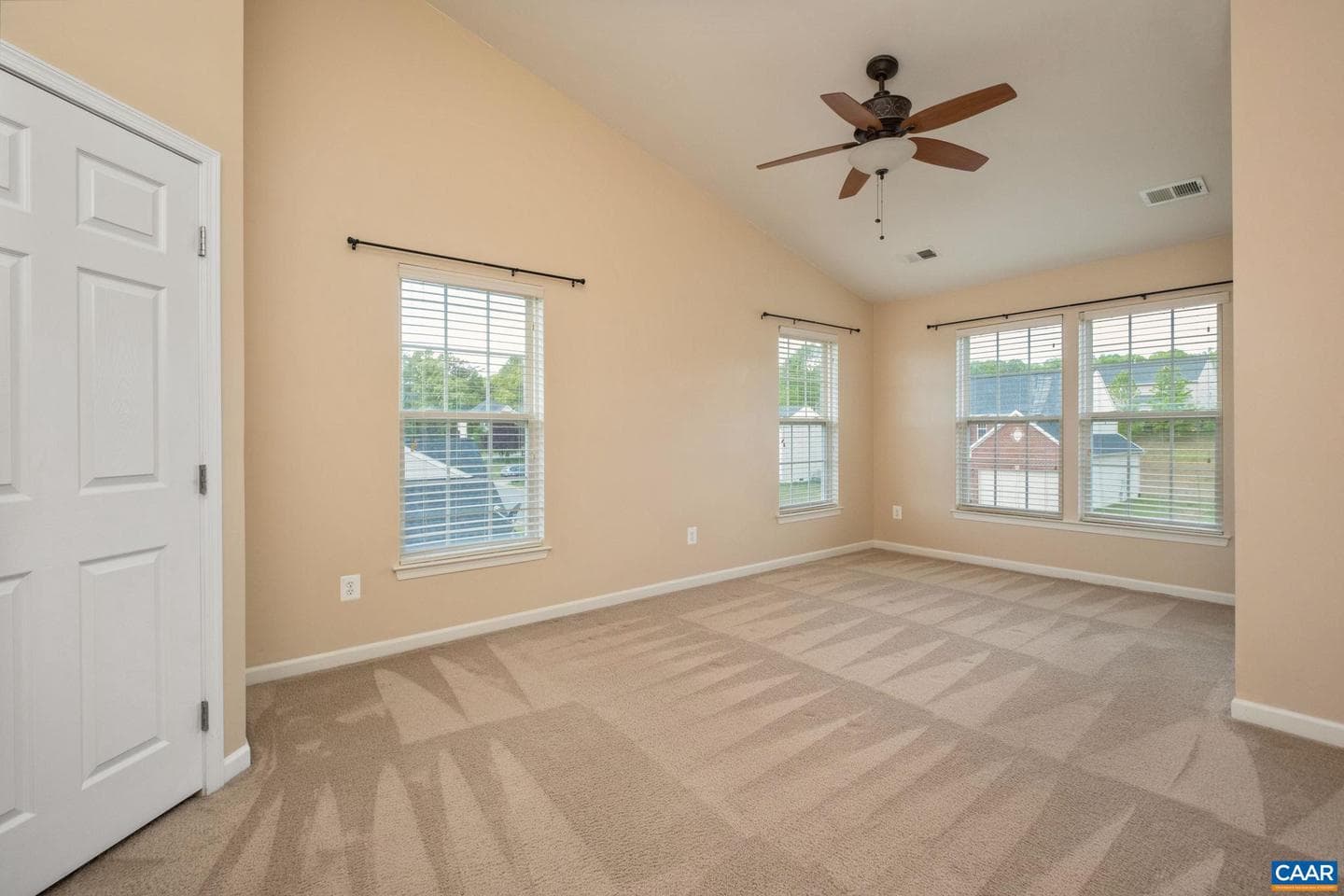 66 Elizabeth Dr photo 22