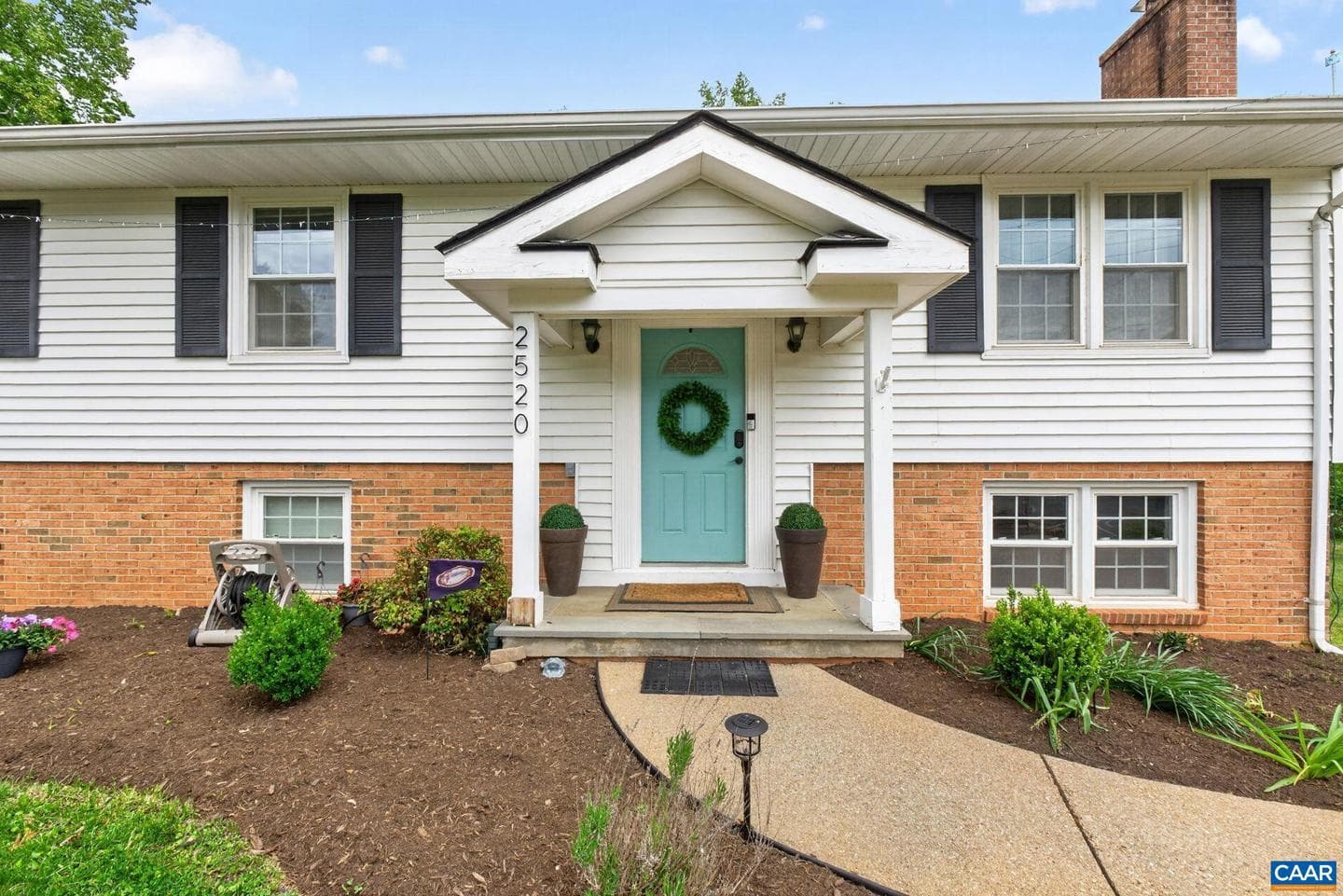 2520 Huntington Rd photo 2