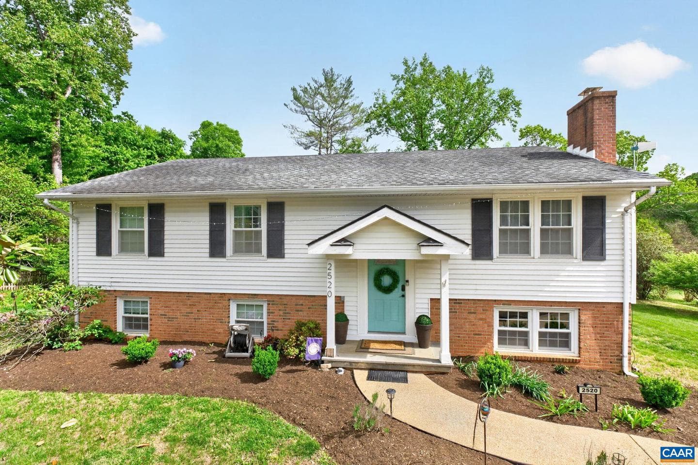 2520 Huntington Rd photo 3