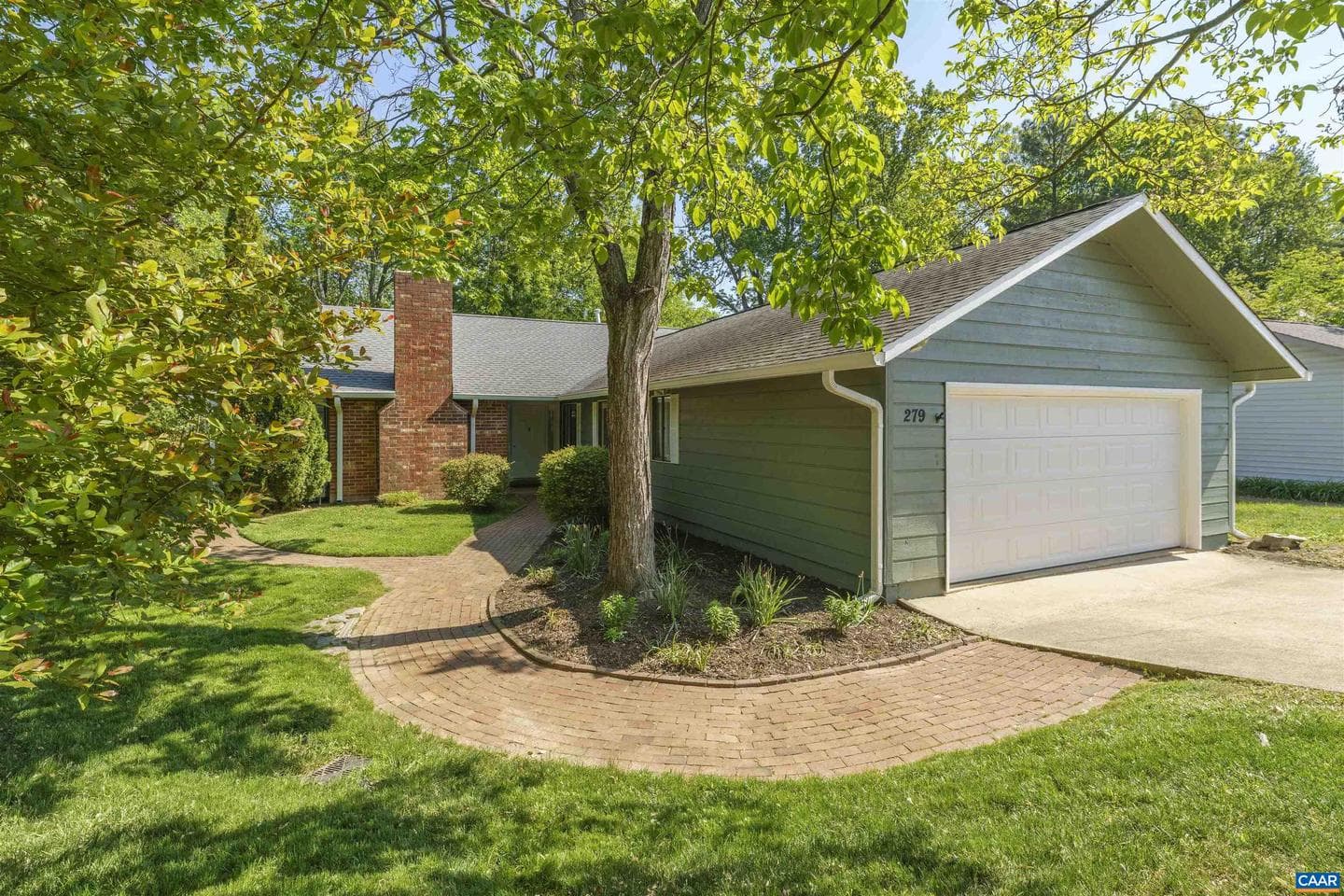 279 Tennis Dr photo 2