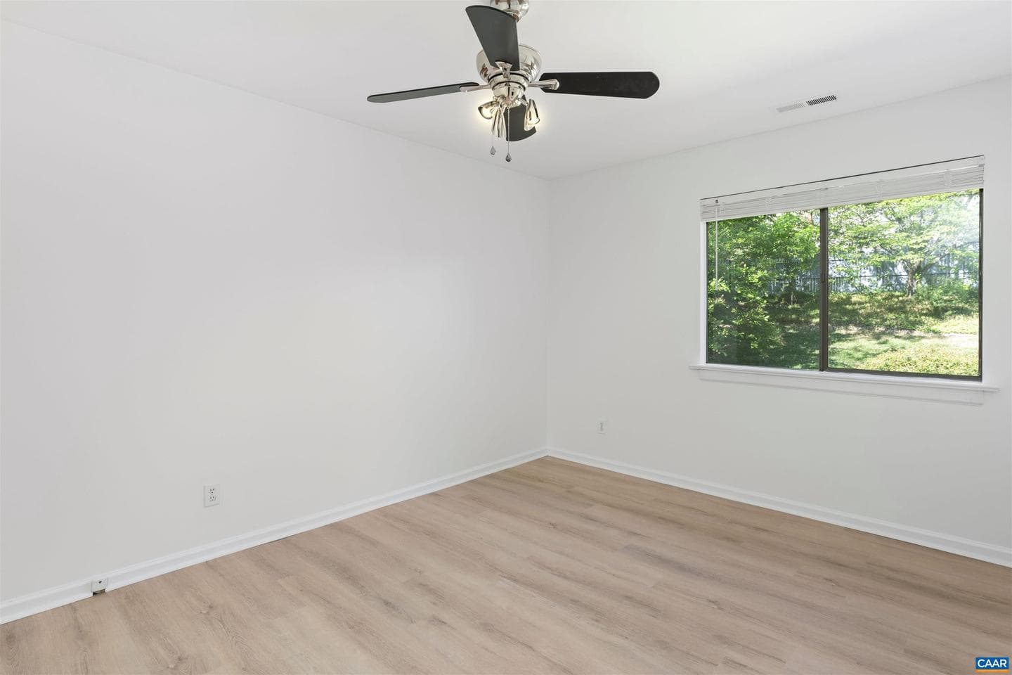 279 Tennis Dr photo 20