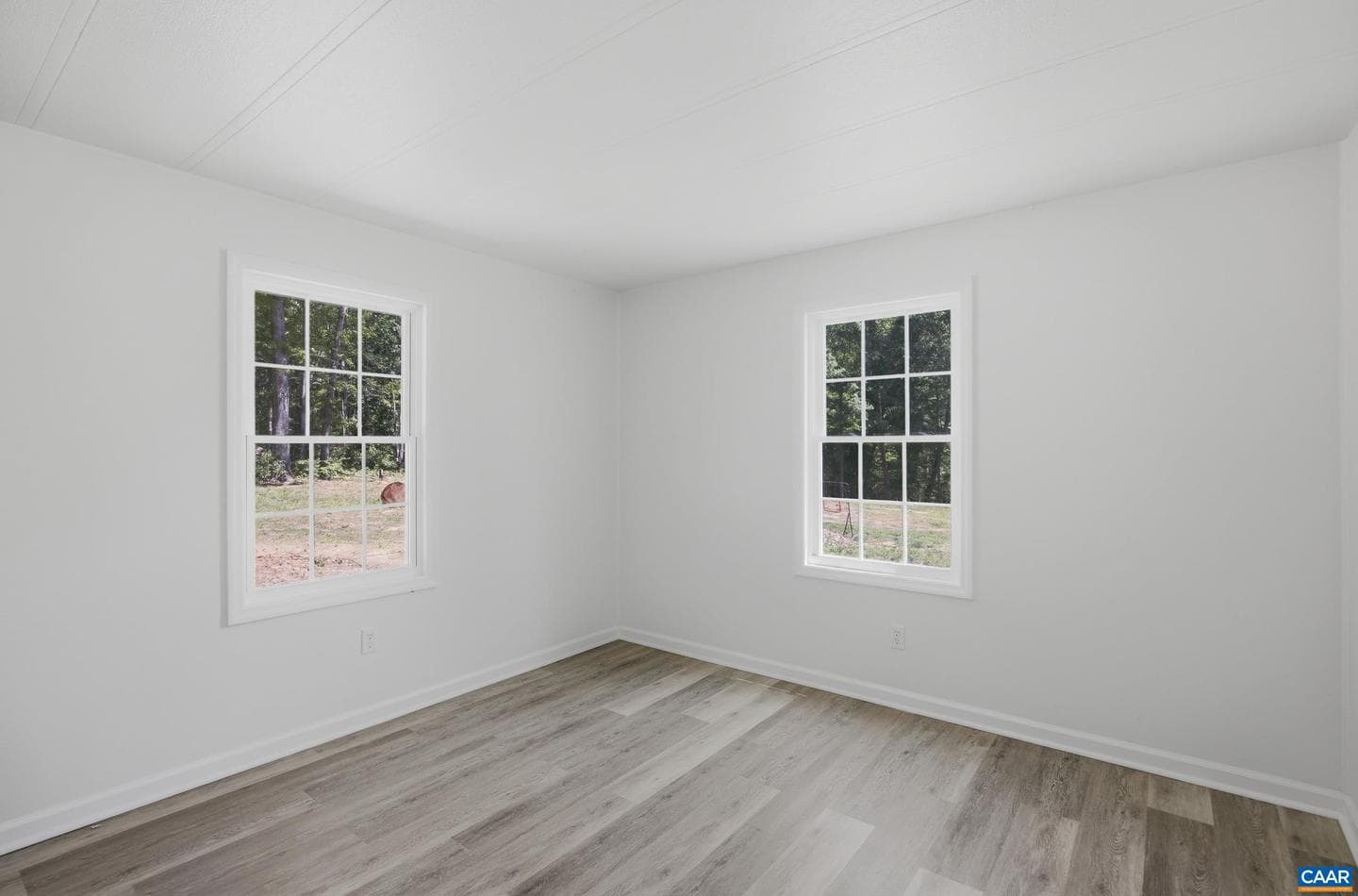 144 Alex Dr photo 23