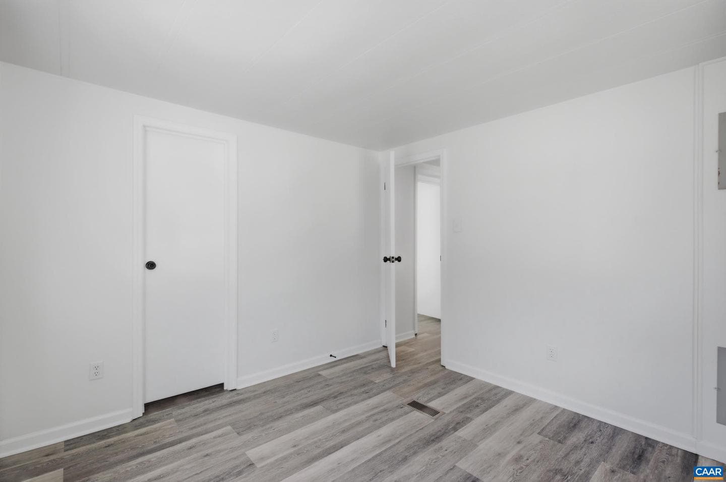 144 Alex Dr photo 24