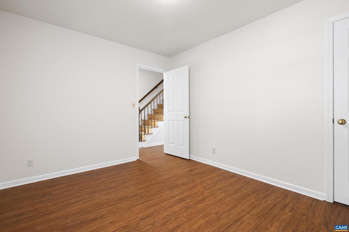 501 Moseley Dr #b photo 4