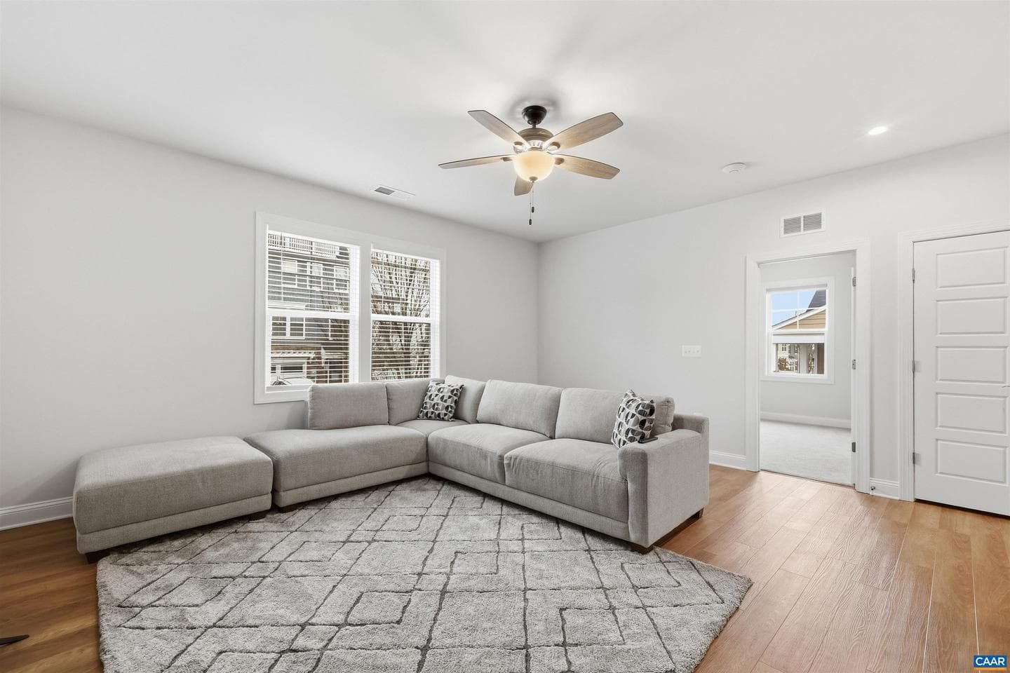 3649 Moffat St photo 20