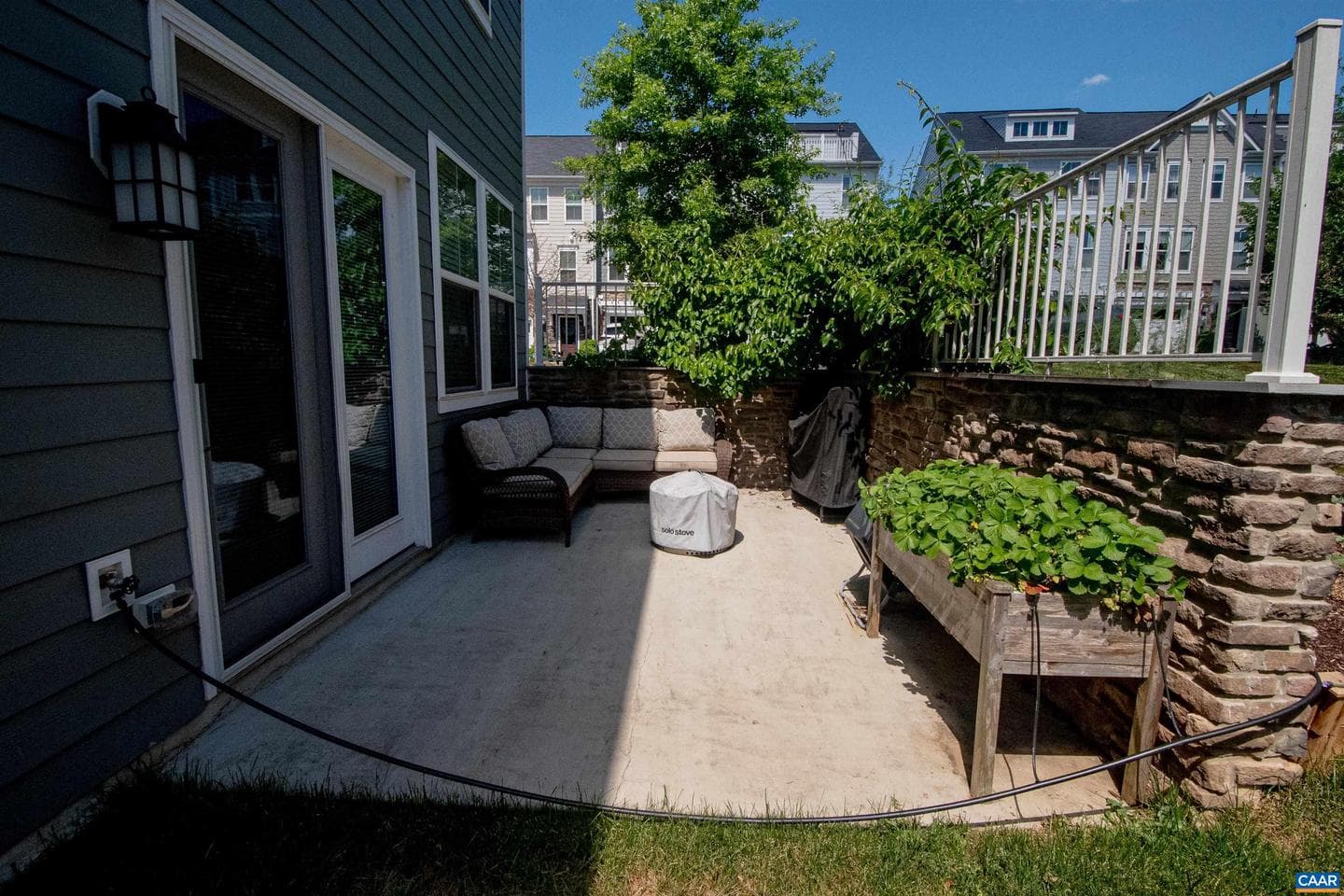 3649 Moffat St photo 28
