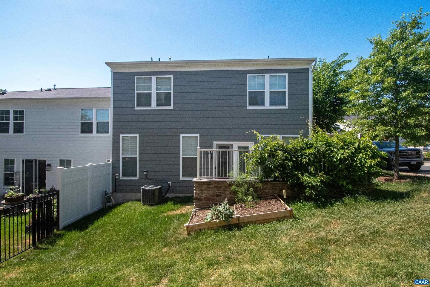 3649 Moffat St photo 29