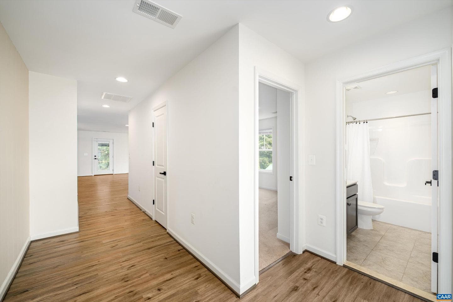 241 Vine St photo 32
