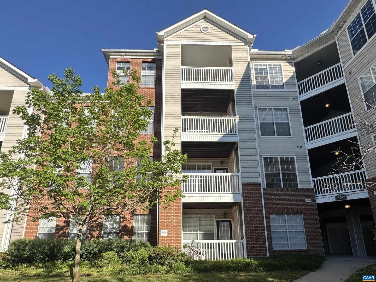 300 Riverbend Dr #2a photo 3