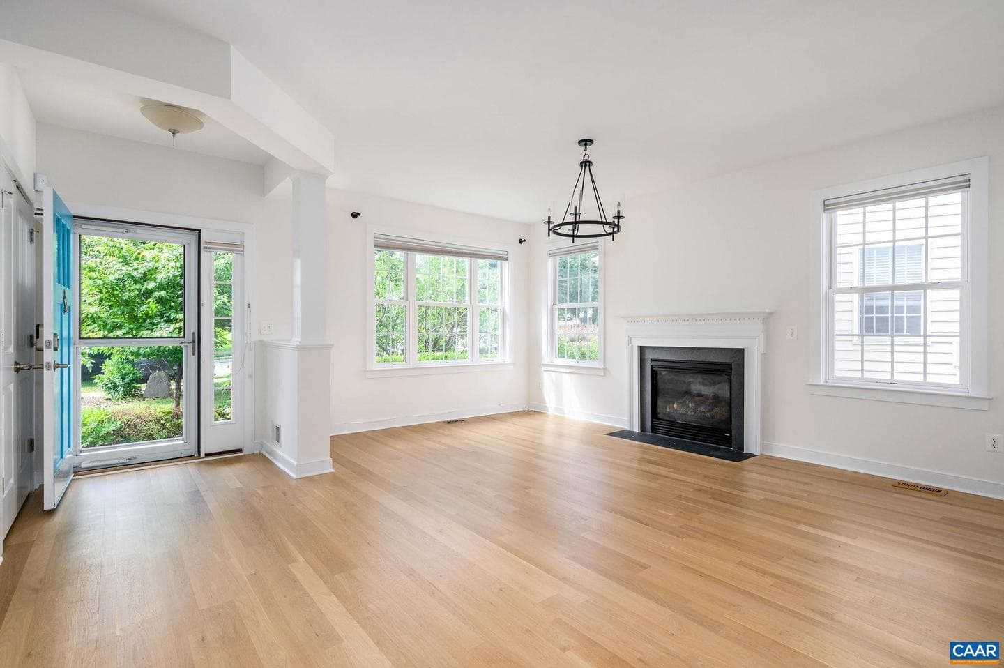 188 Brookwood Dr photo 3