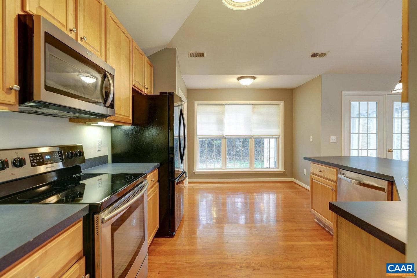 685 Courtyard Ct photo 18