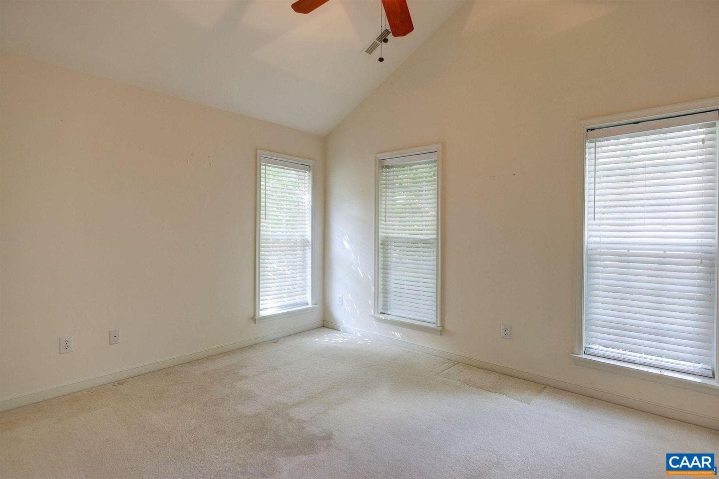 685 Courtyard Ct photo 30
