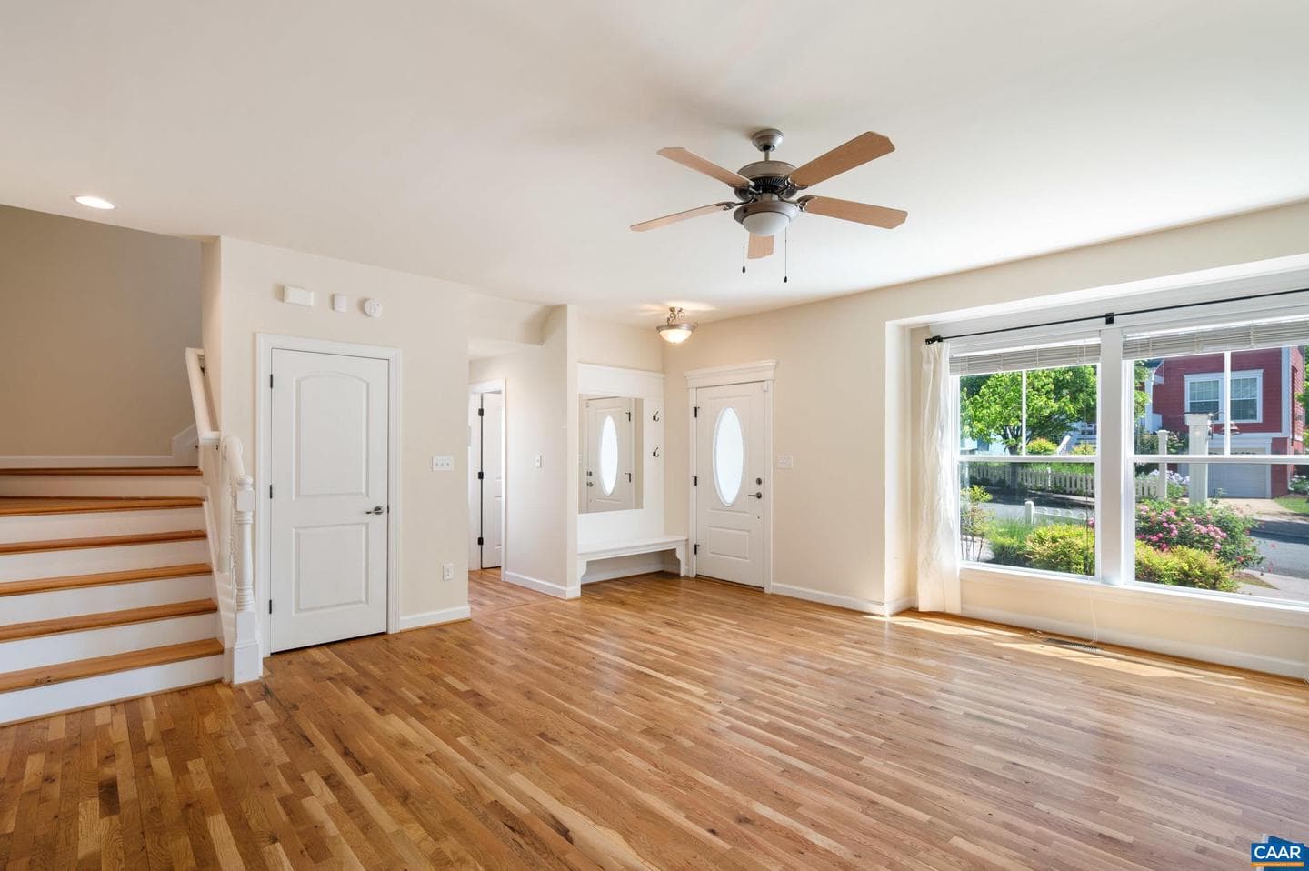 233 Huntley Ave photo 6