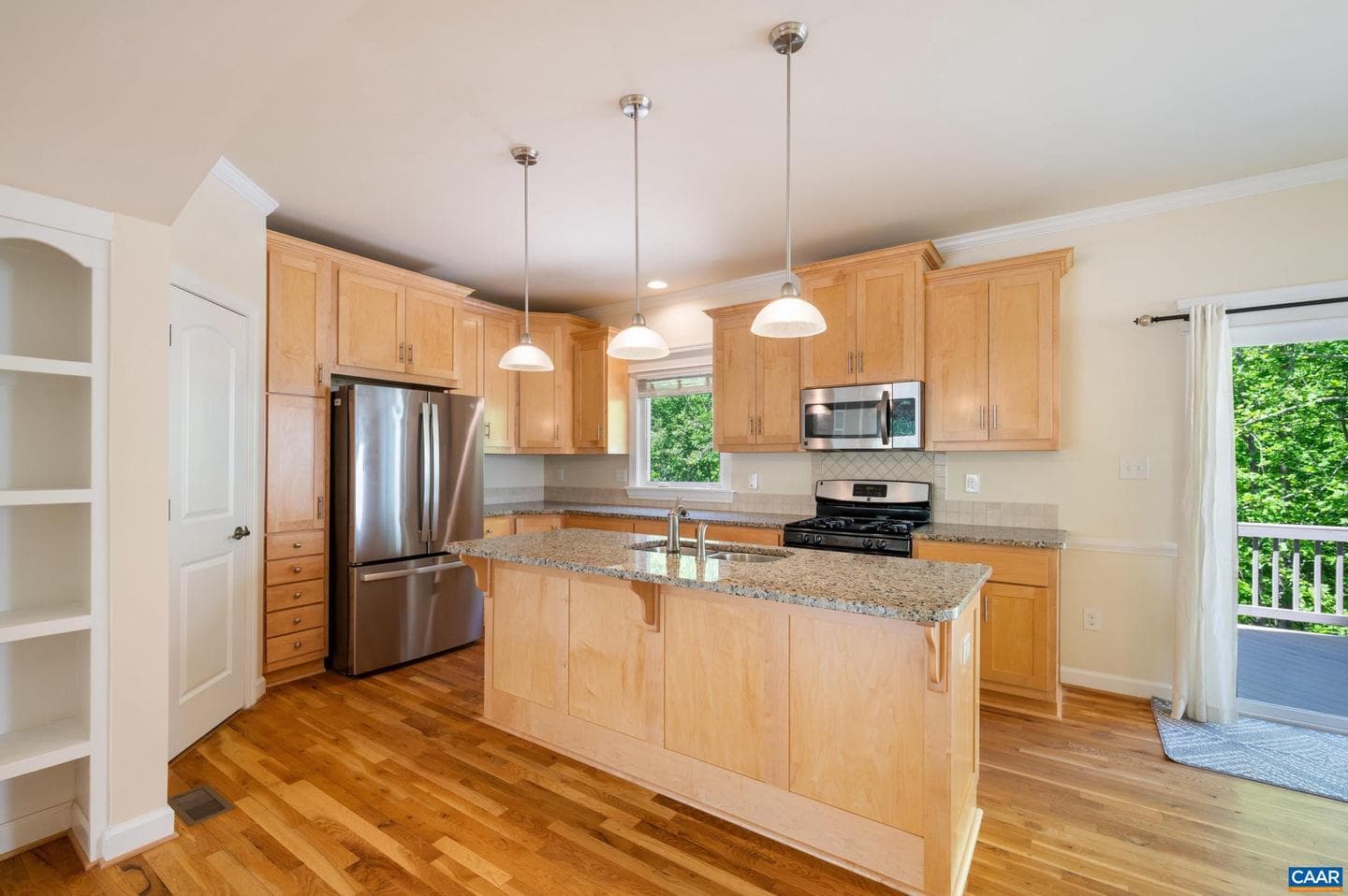 233 Huntley Ave photo 8