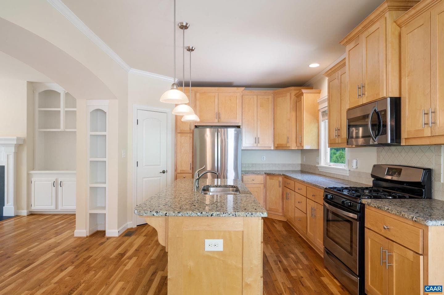 233 Huntley Ave photo 9
