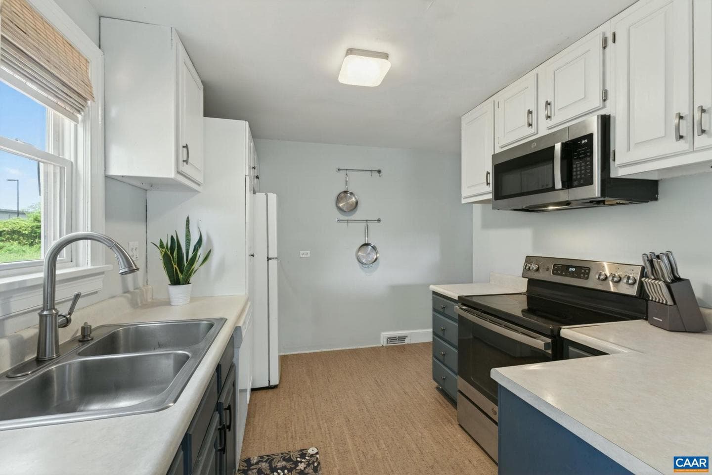1023 Forest Hills Ave photo 15