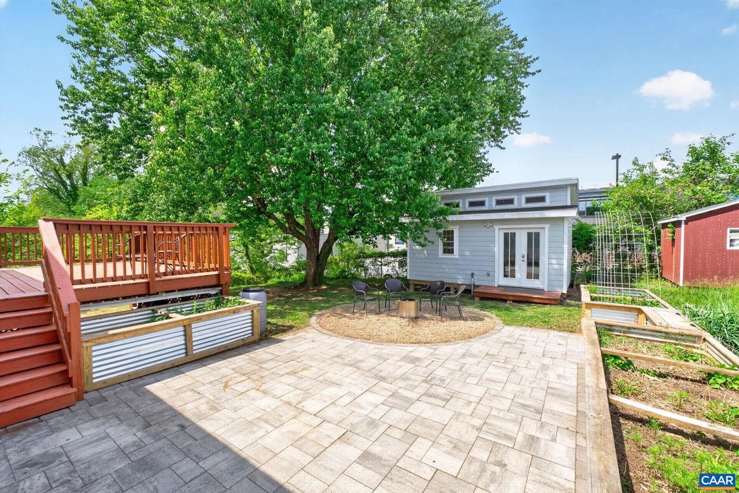 1023 Forest Hills Ave photo 3