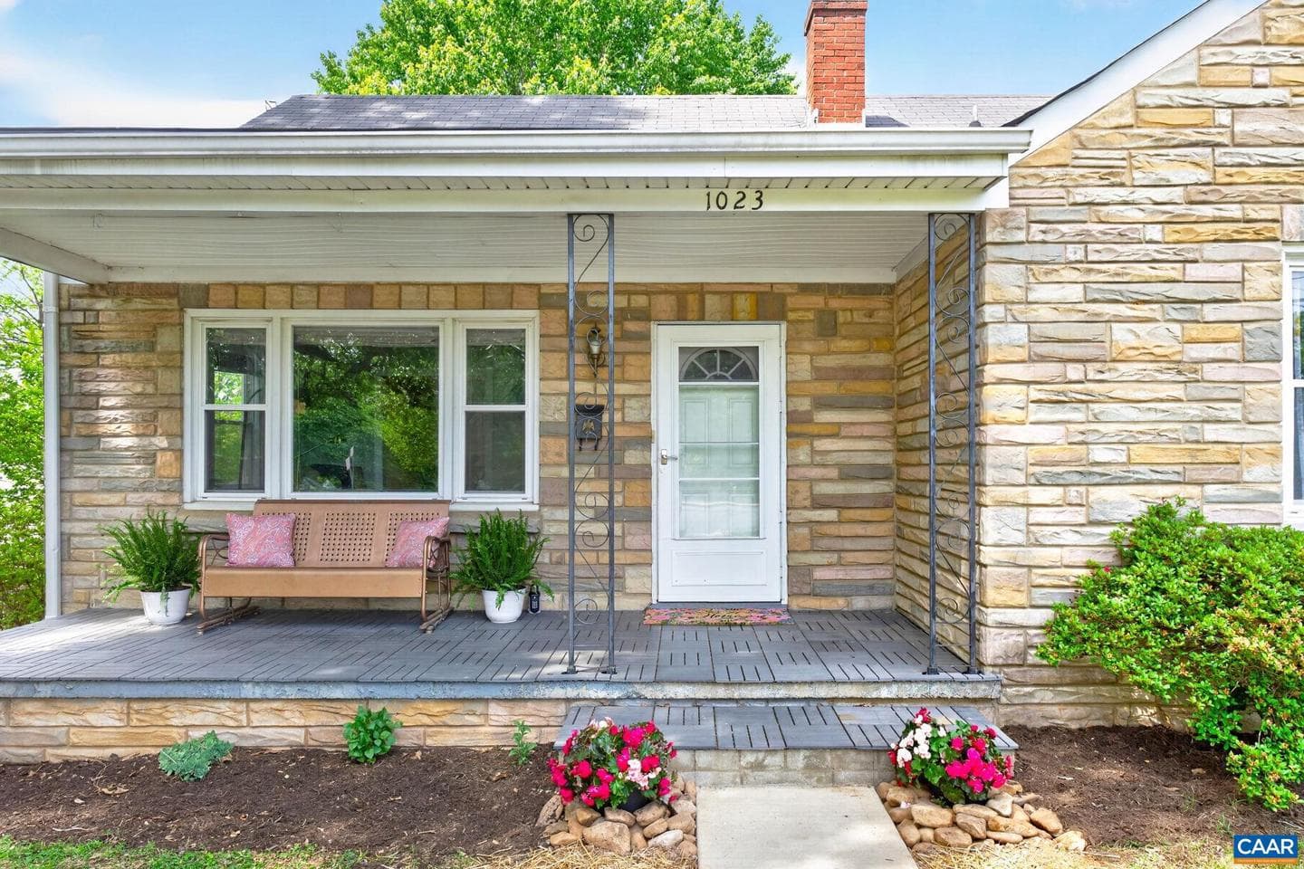 1023 Forest Hills Ave photo 4