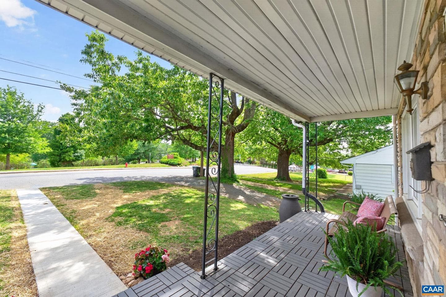 1023 Forest Hills Ave photo 6