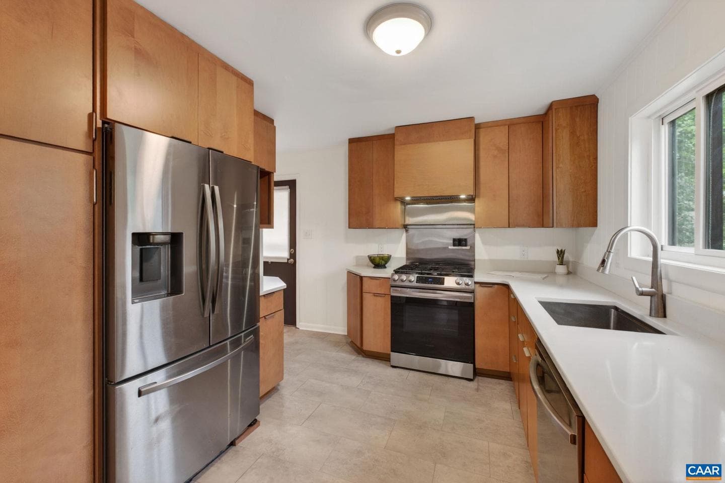 1408 Baker St photo 10