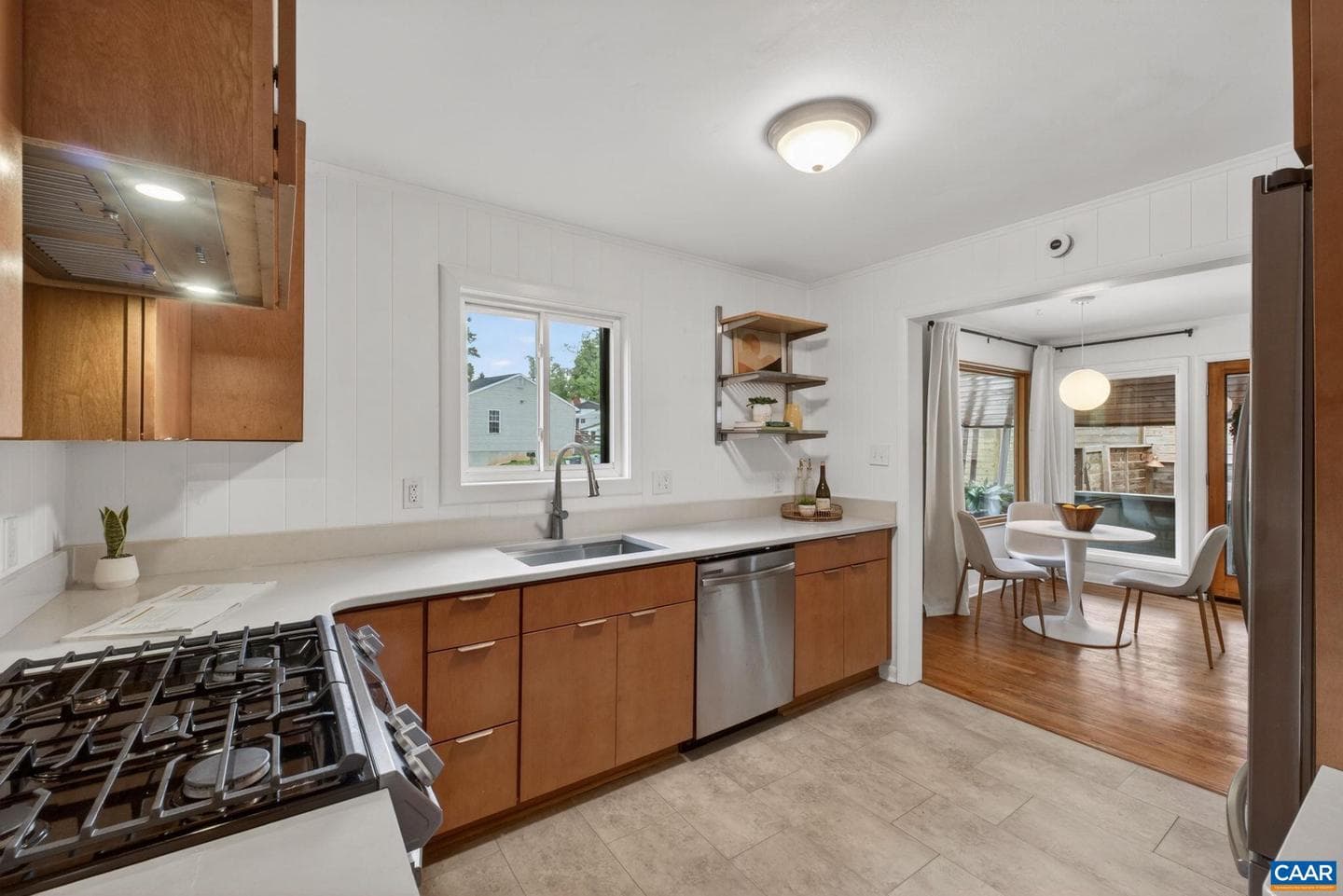 1408 Baker St photo 12