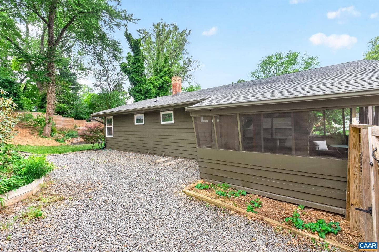 1408 Baker St photo 40