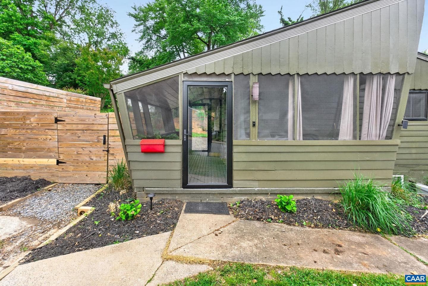 1408 Baker St photo 45
