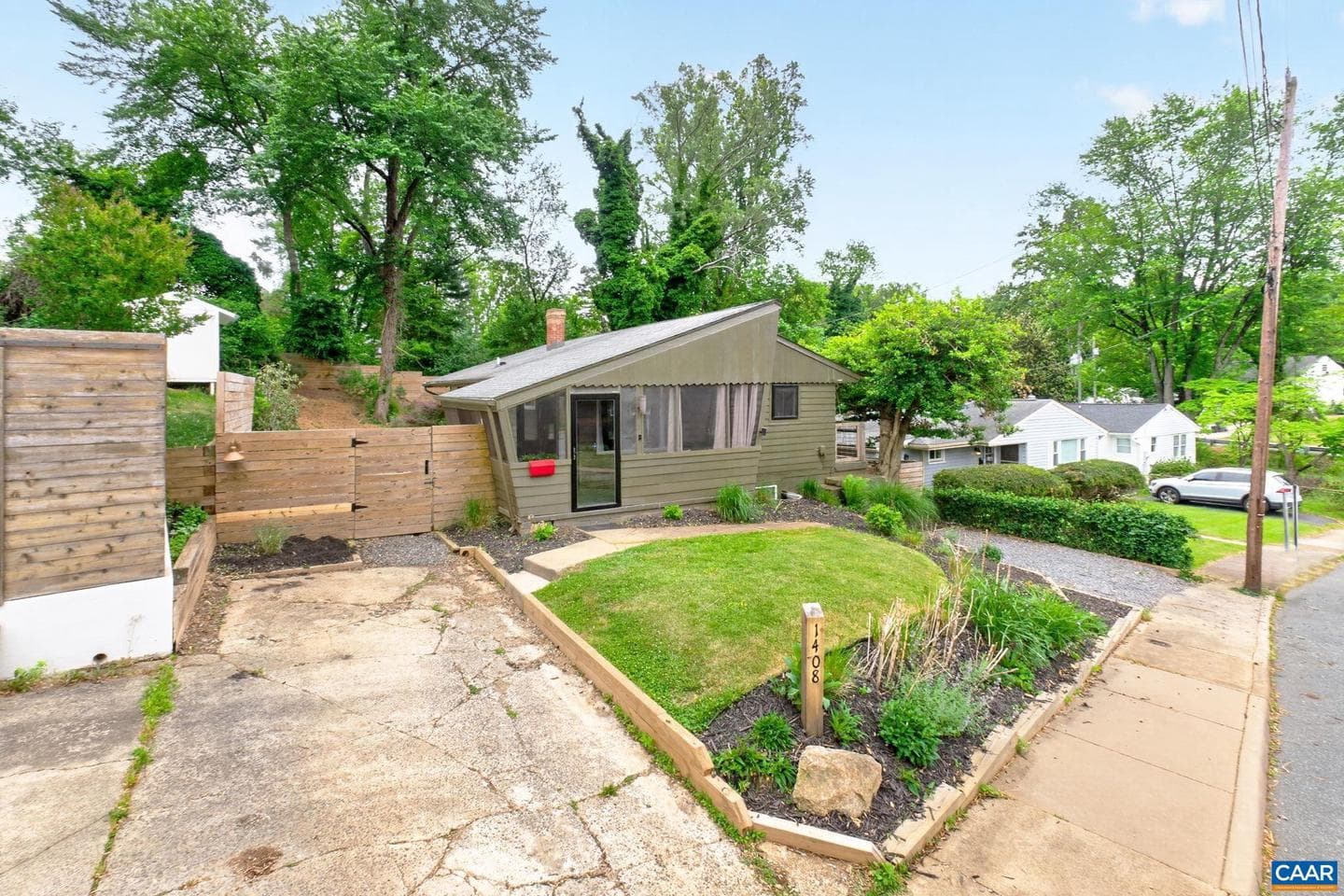 1408 Baker St photo 46