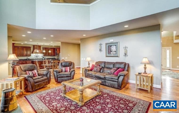 1915 Lake Forest Dr photo 15