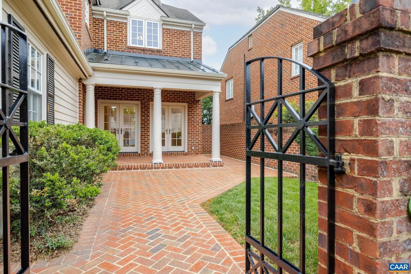 555 Dryden Pl photo 3