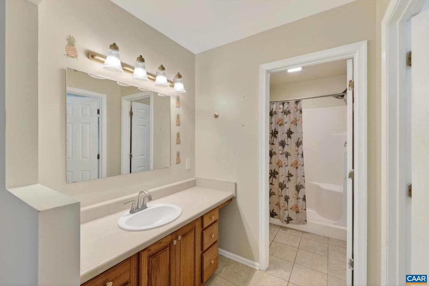 75 Riverside Dr photo 27