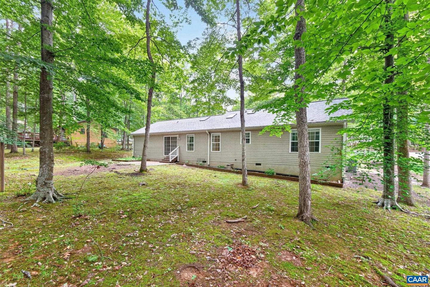75 Riverside Dr photo 32