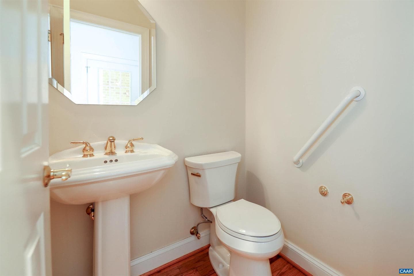 2500 Wiltshire Close photo 17