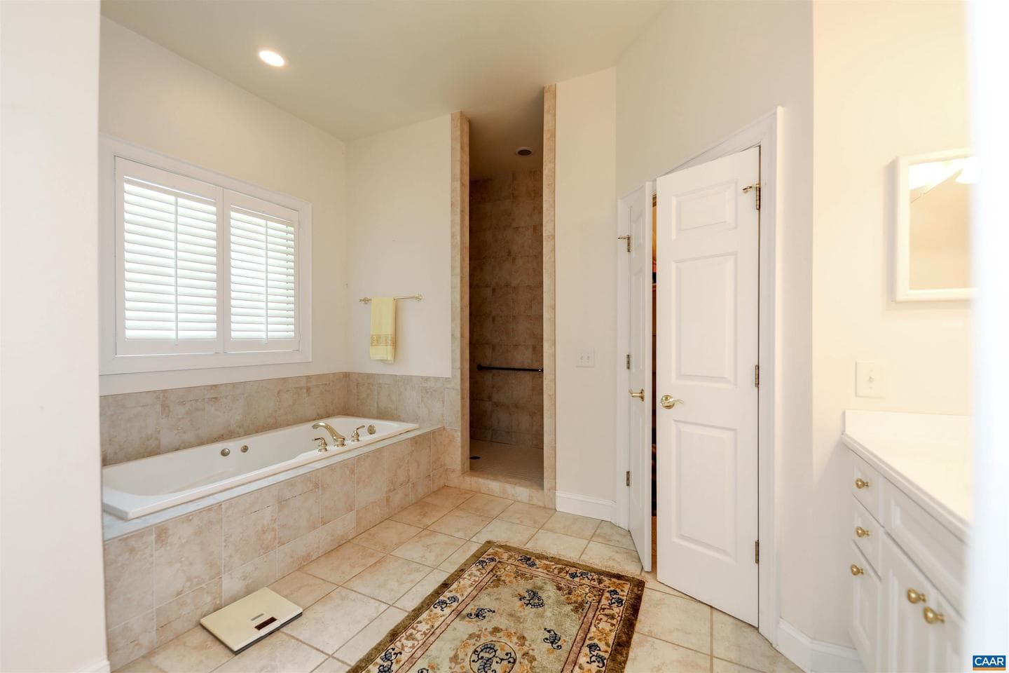 2500 Wiltshire Close photo 25