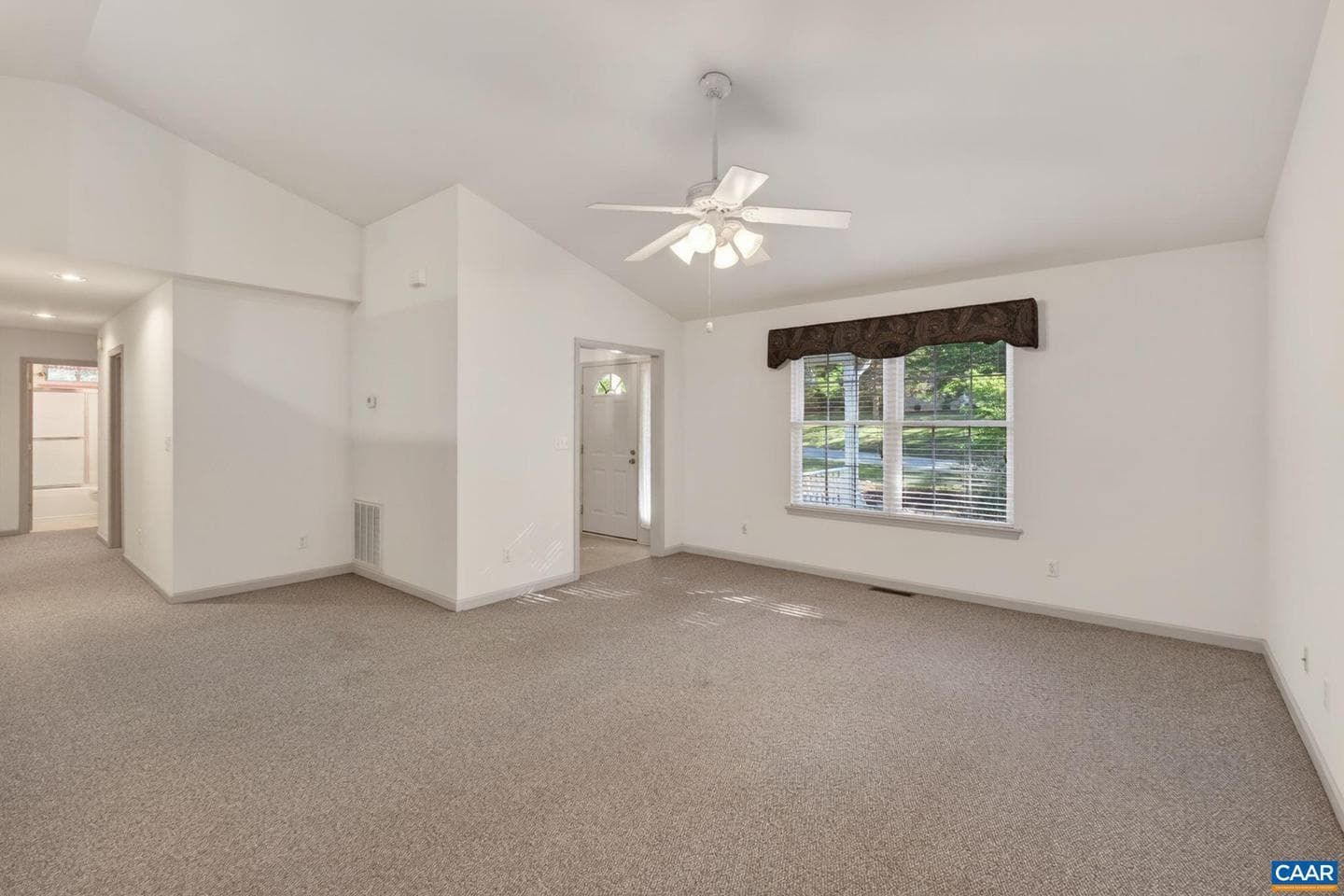 339 Jefferson Dr photo 11