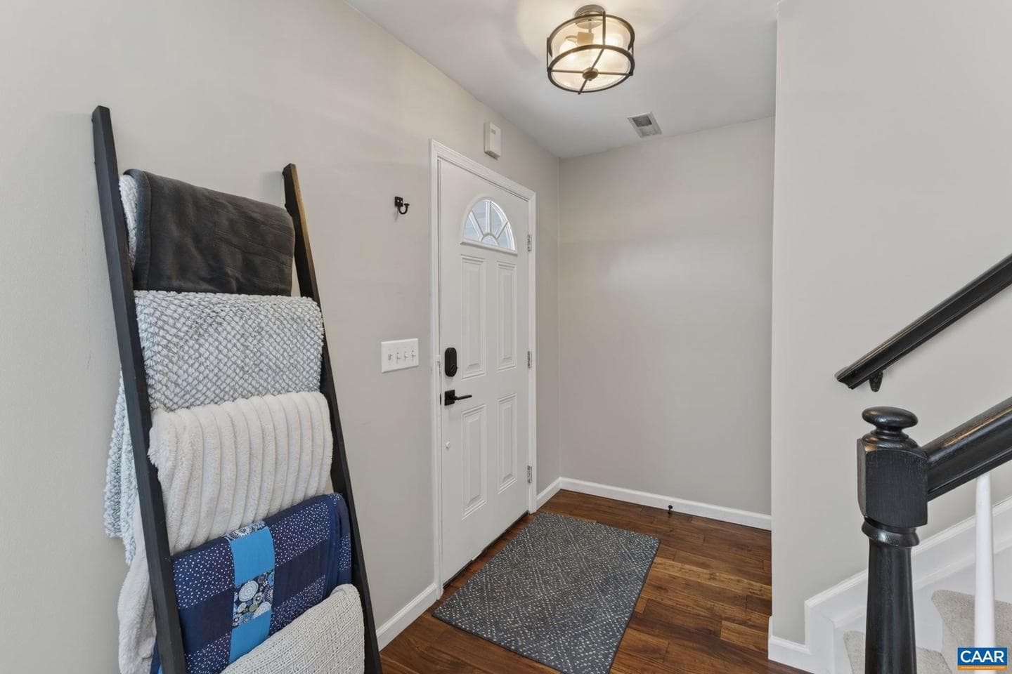 1557 Primrose Ln photo 3