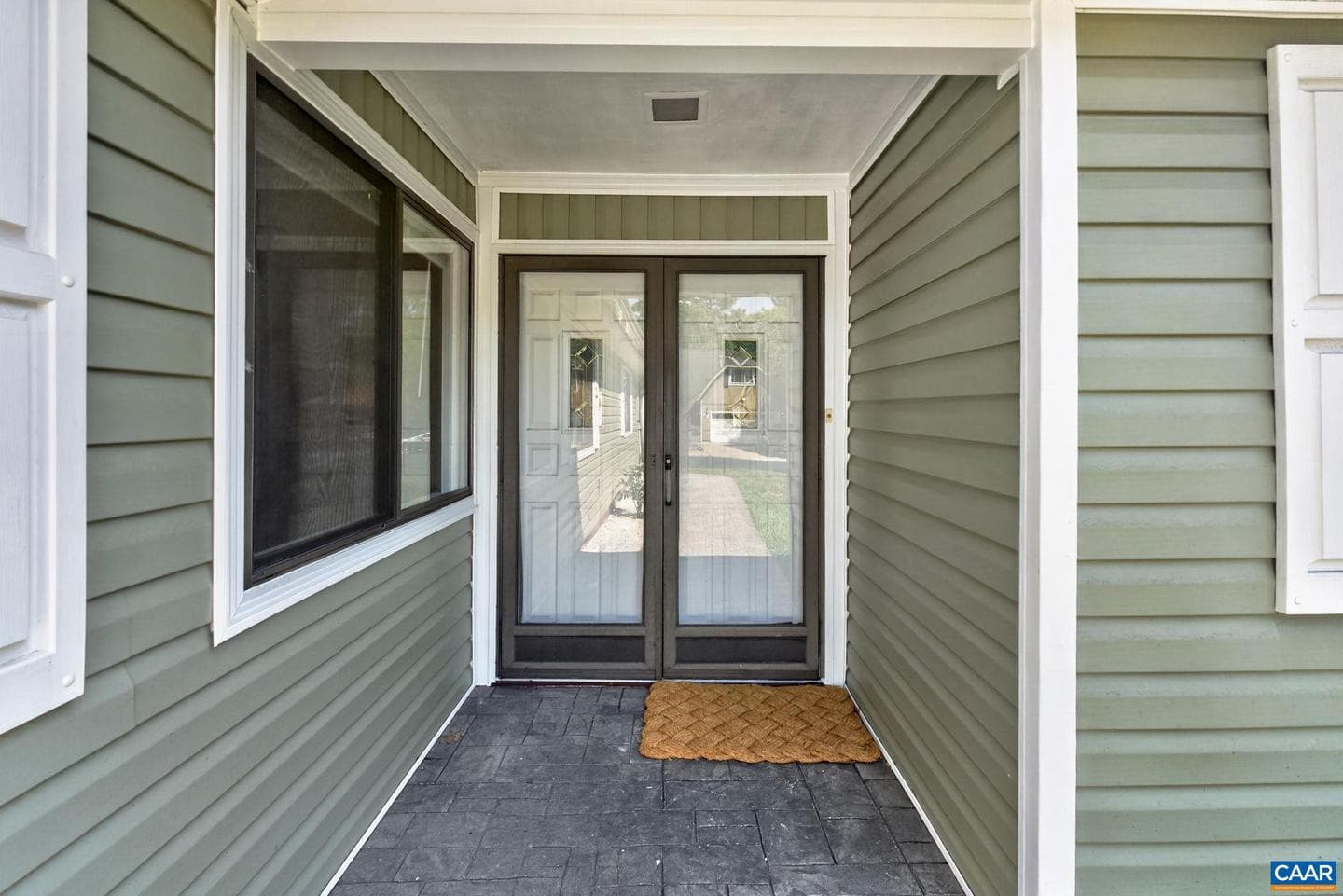 1511 Lake Forest Dr photo 2