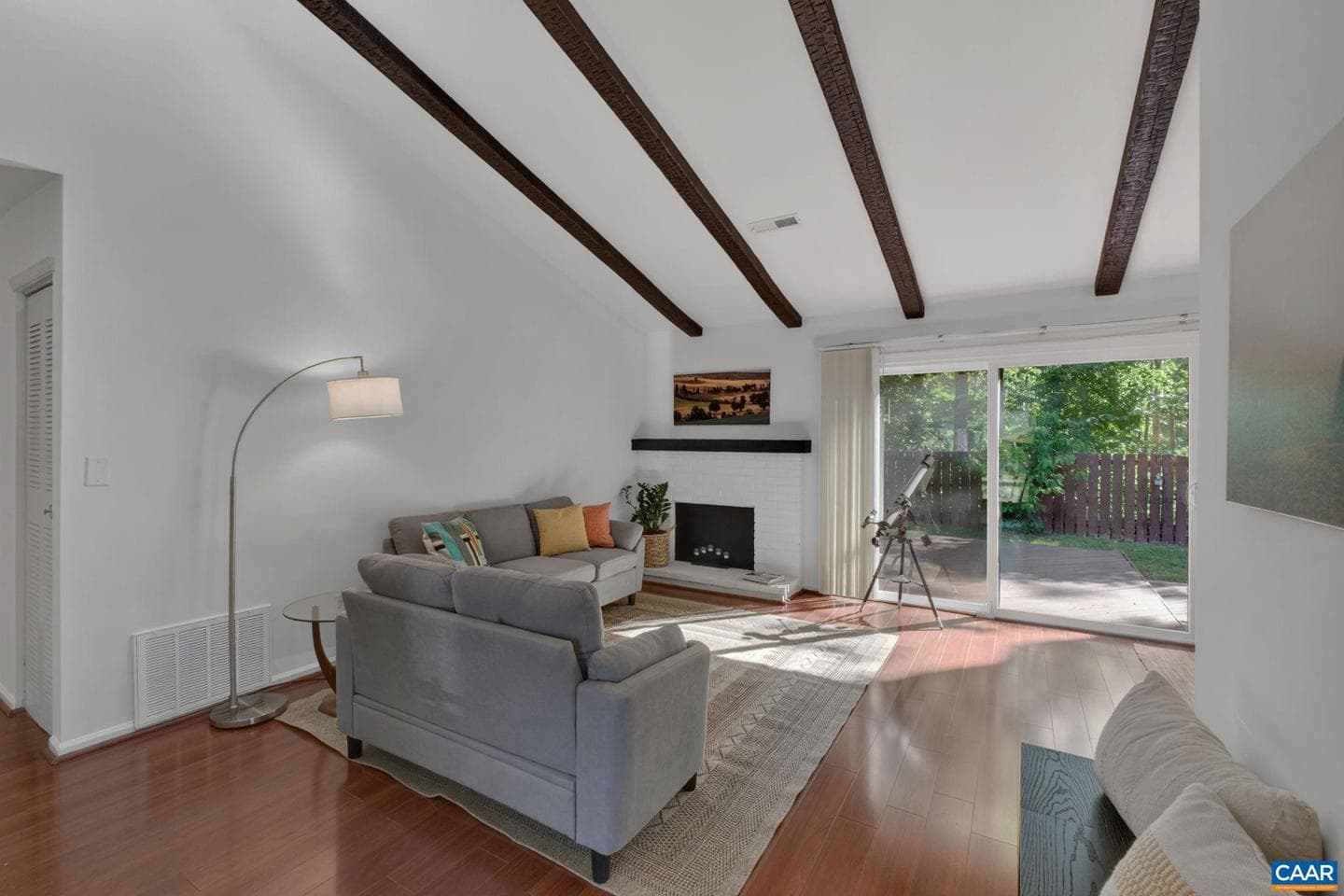 1511 Lake Forest Dr photo 5