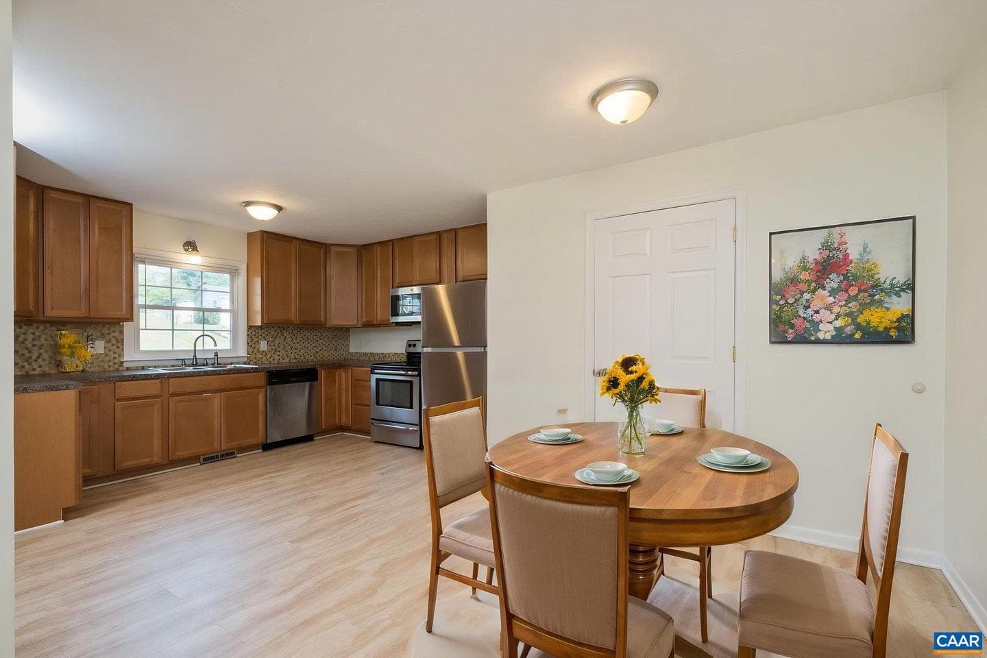 308 Carlton Rd #a photo 3