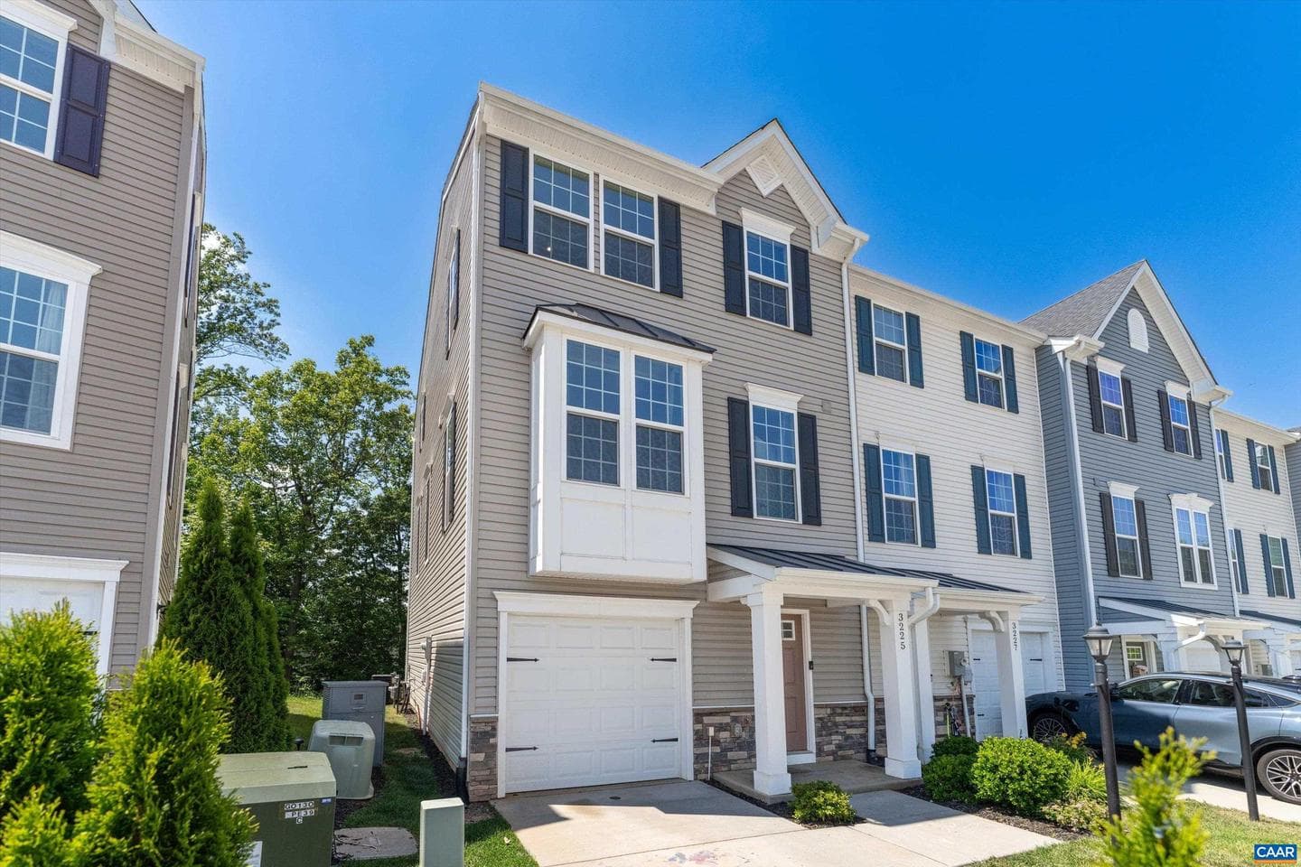 3225 Acadia Dr photo 2