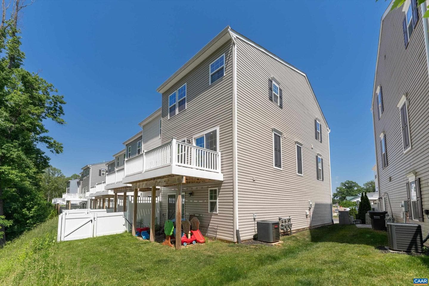 3225 Acadia Dr photo 3