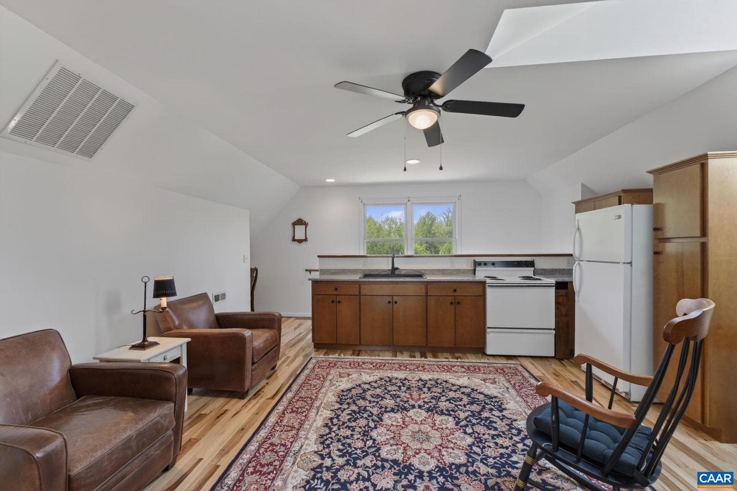 380 Ballenger Ln photo 63
