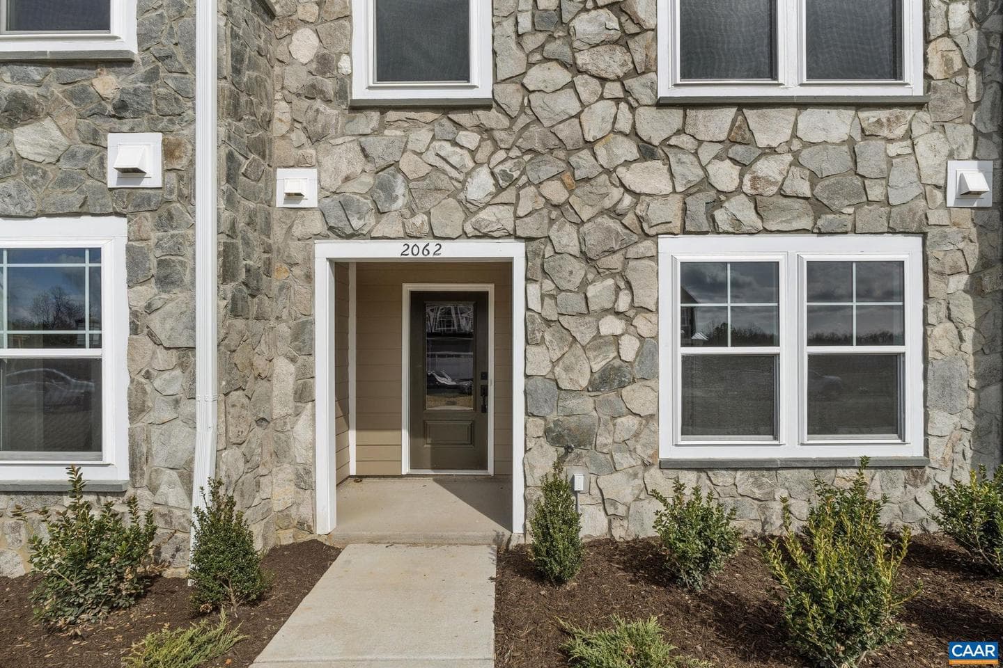 134 Park Ridge Dr photo 3