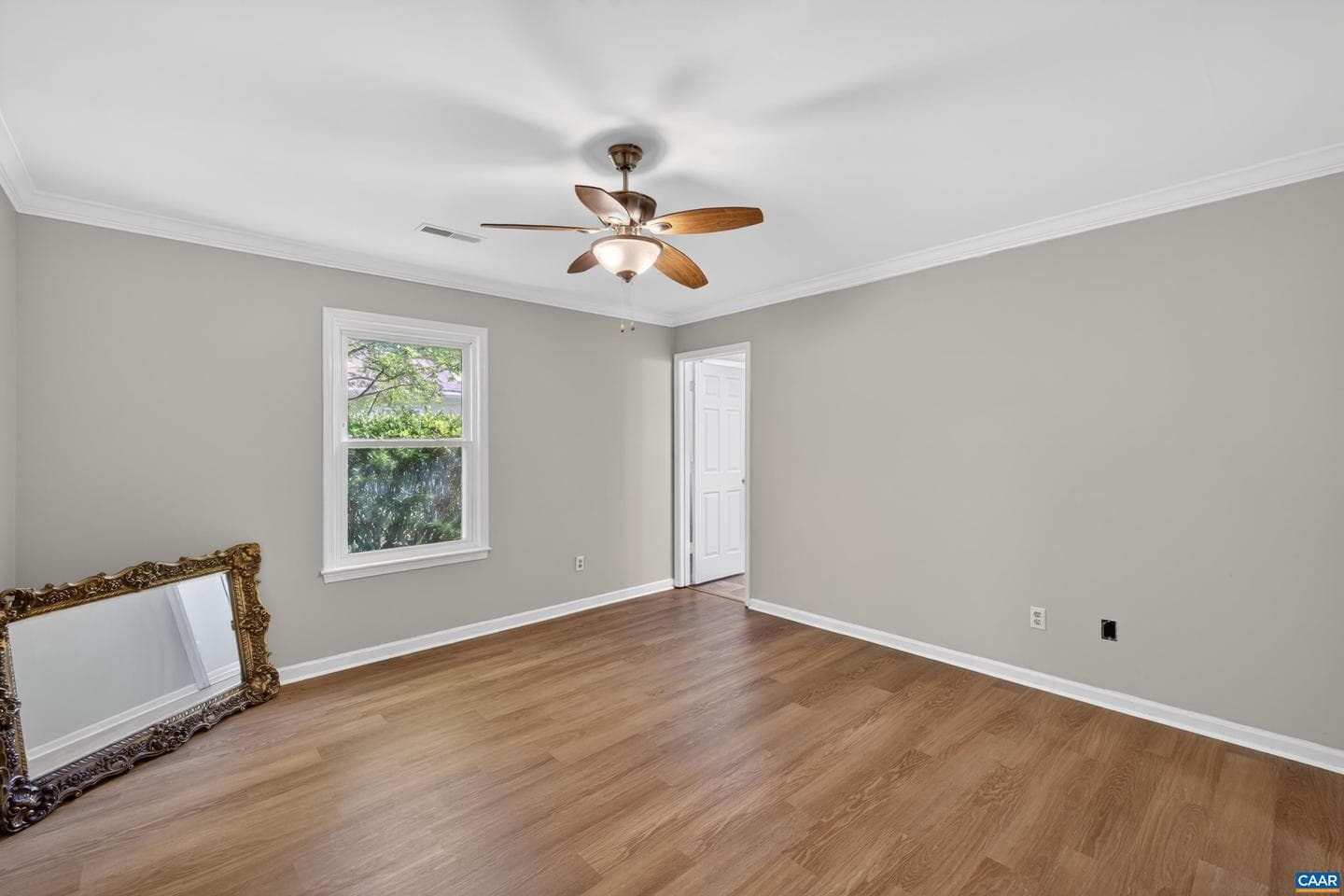 213 Oak St photo 26