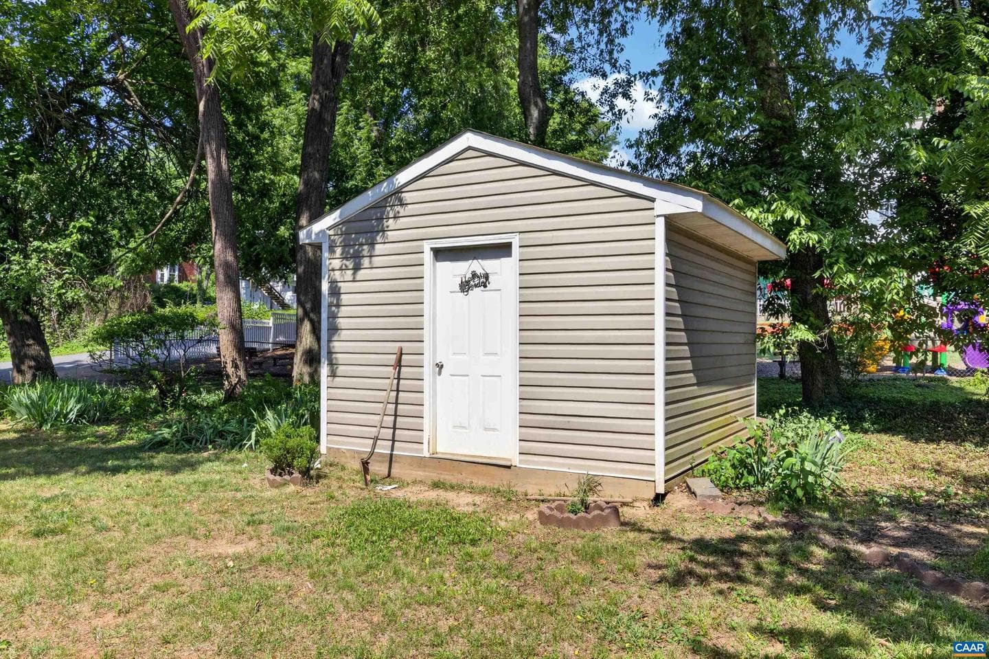 213 Oak St photo 56