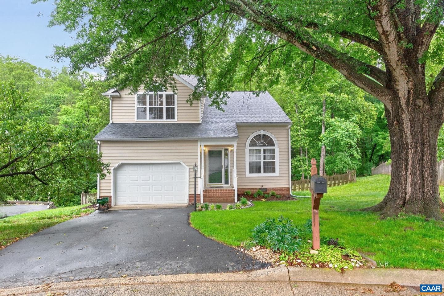 1092 Wintergreen Ln photo 3