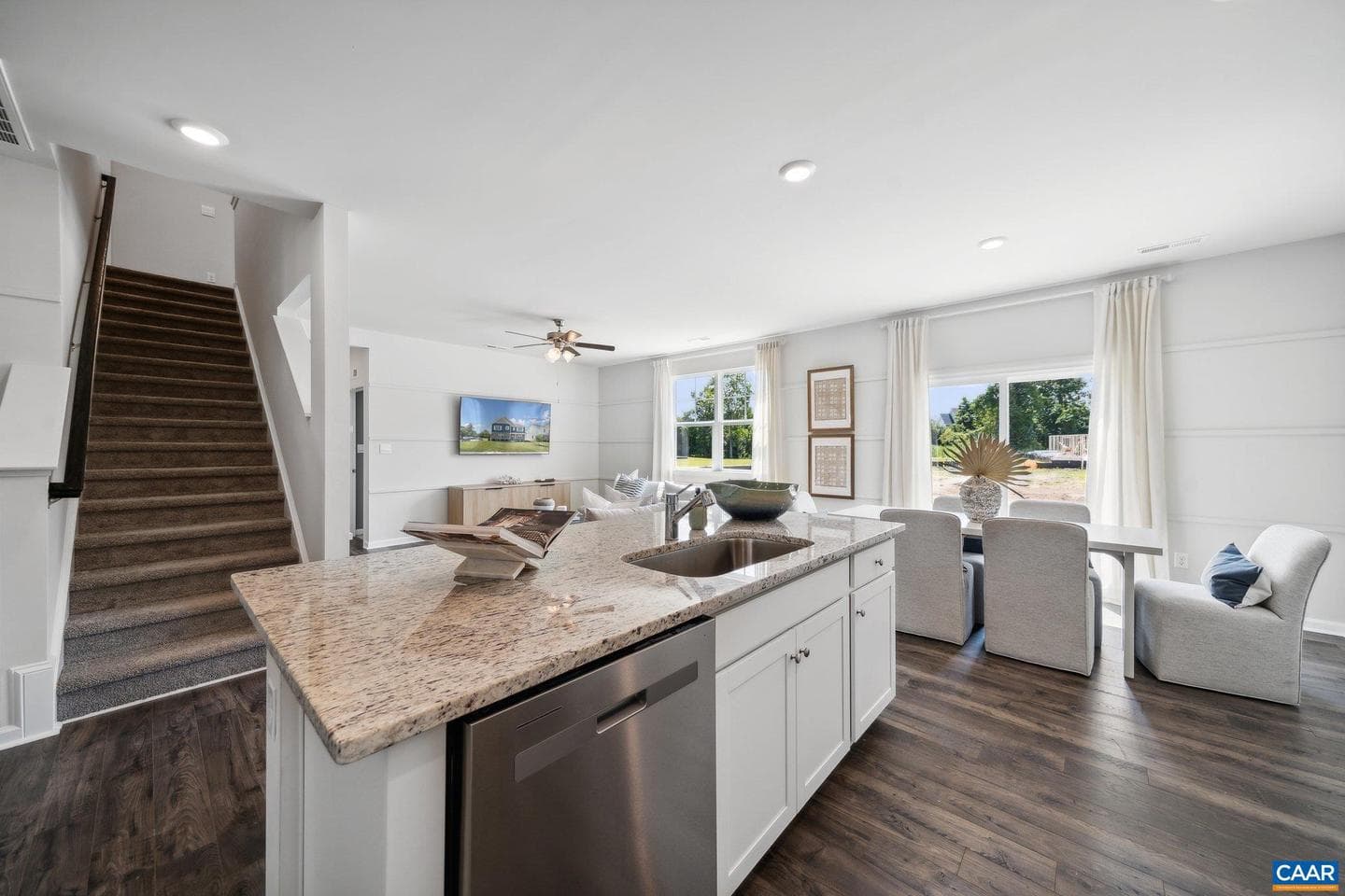 345 Glenmore Ln photo 9