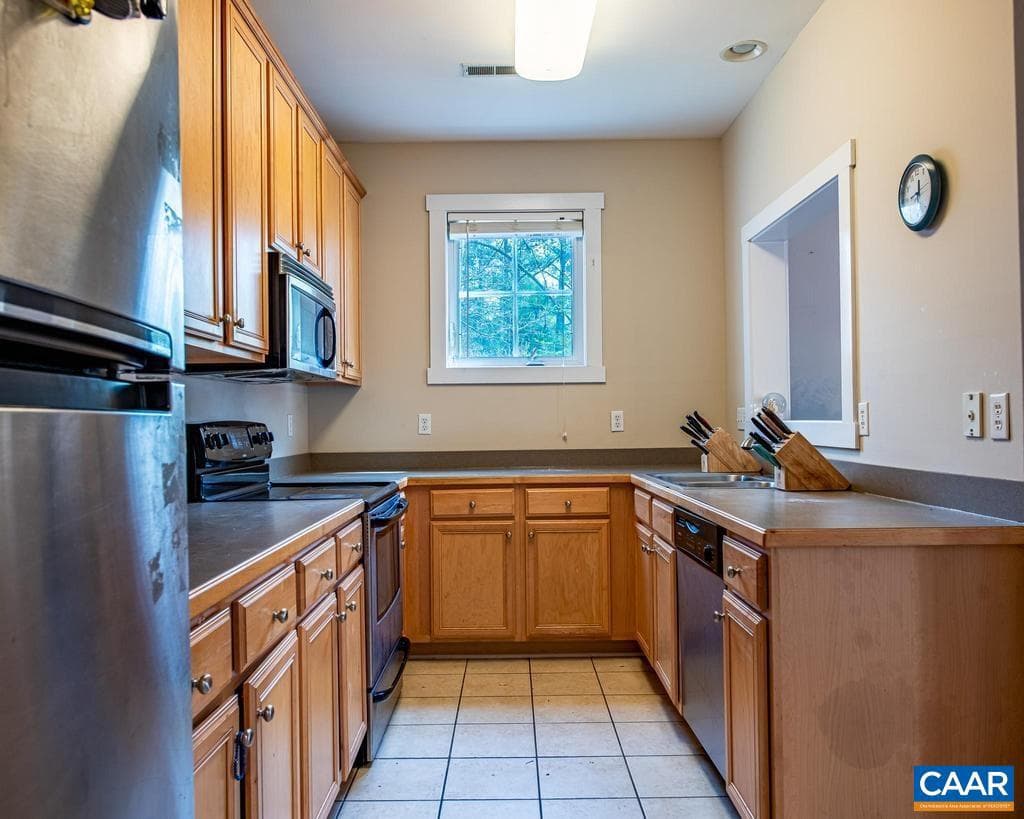 270 Remington Pl photo 12