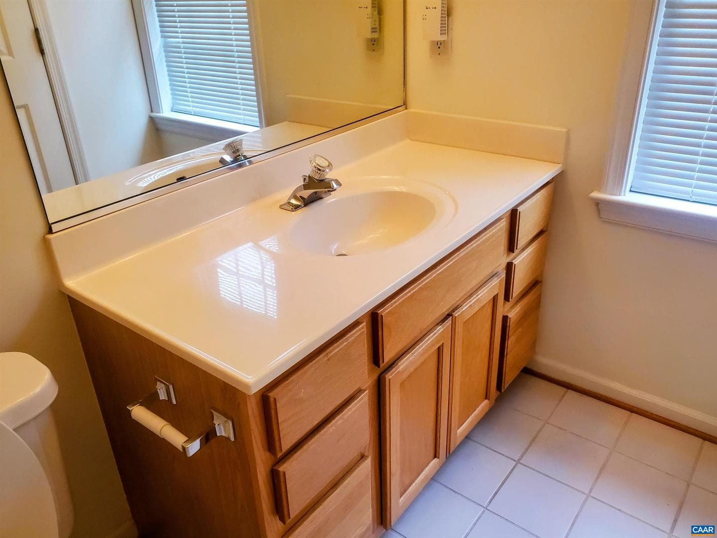 1408 Glenside Green photo 16